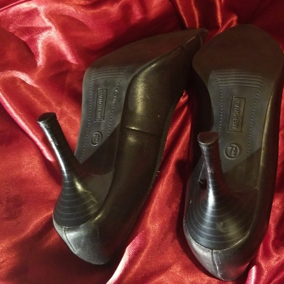 Black leather pumps with bow detail - Picture 7 of 8